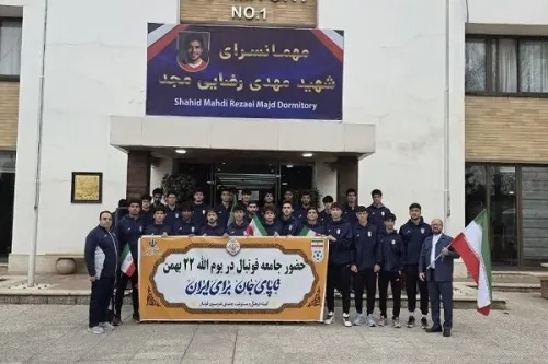 عبدی و شاگردانش در تیم فوتبال جوانان در راهپیمایی 22بهمن حاضر شدند