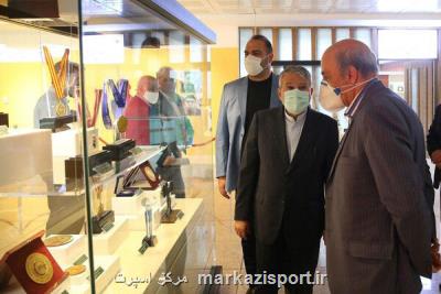 محمود گودرزی از موزه ملی ورزش بازدید كرد
